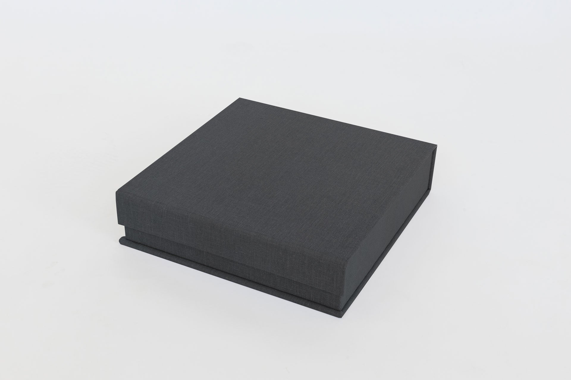 Clamshell Linen Box 6"