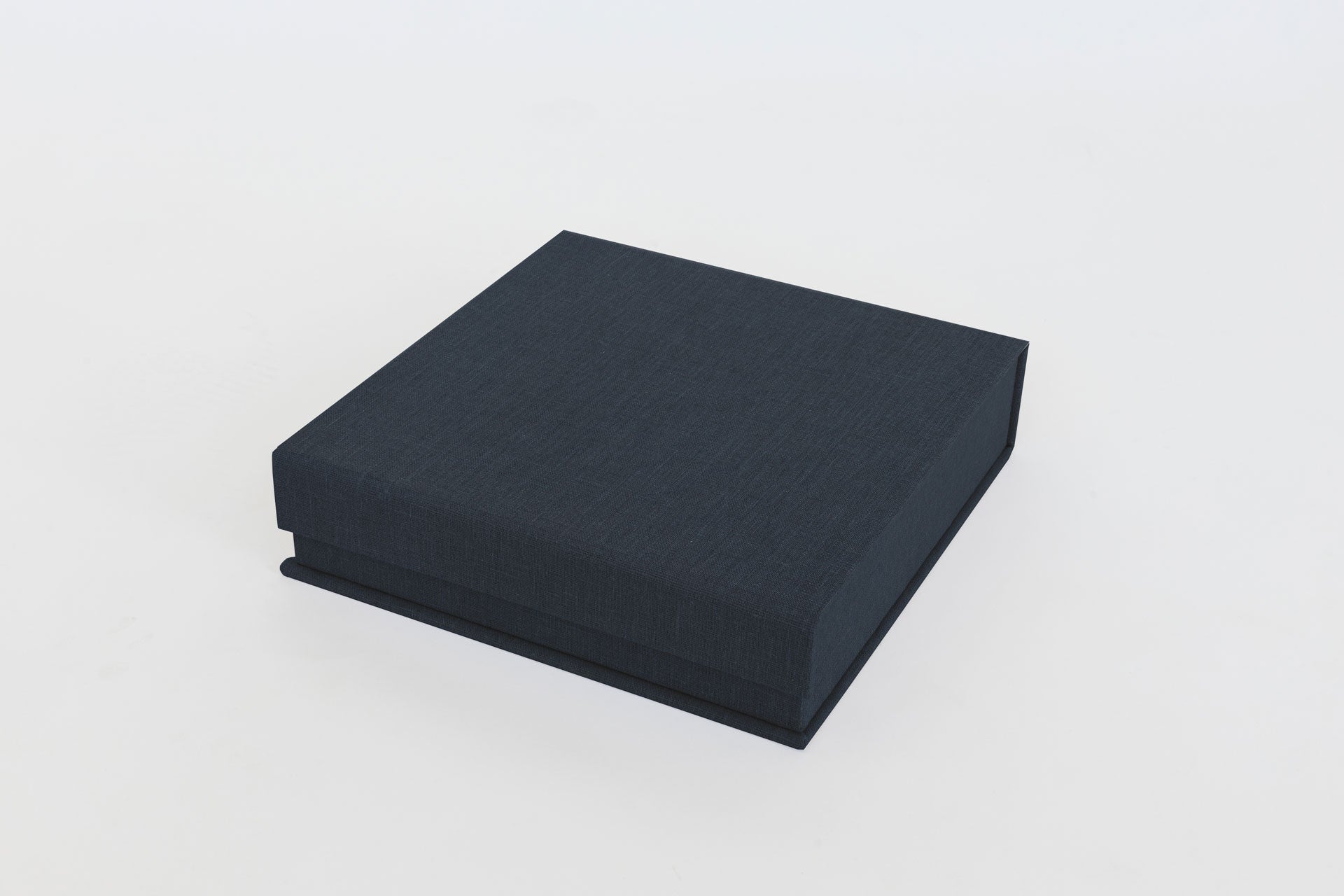 Clamshell Linen Box 6"