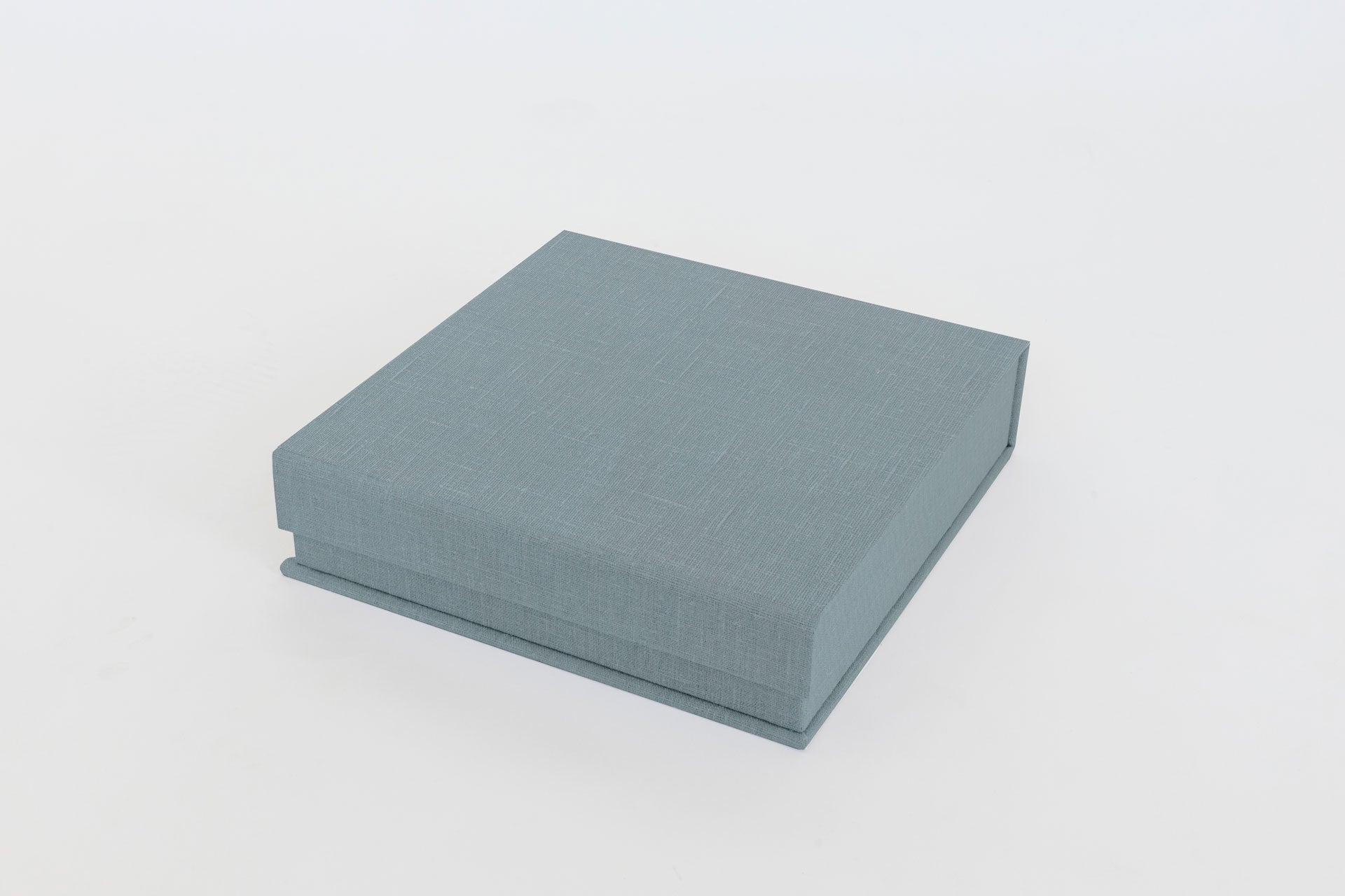 Clamshell Linen Box 4"