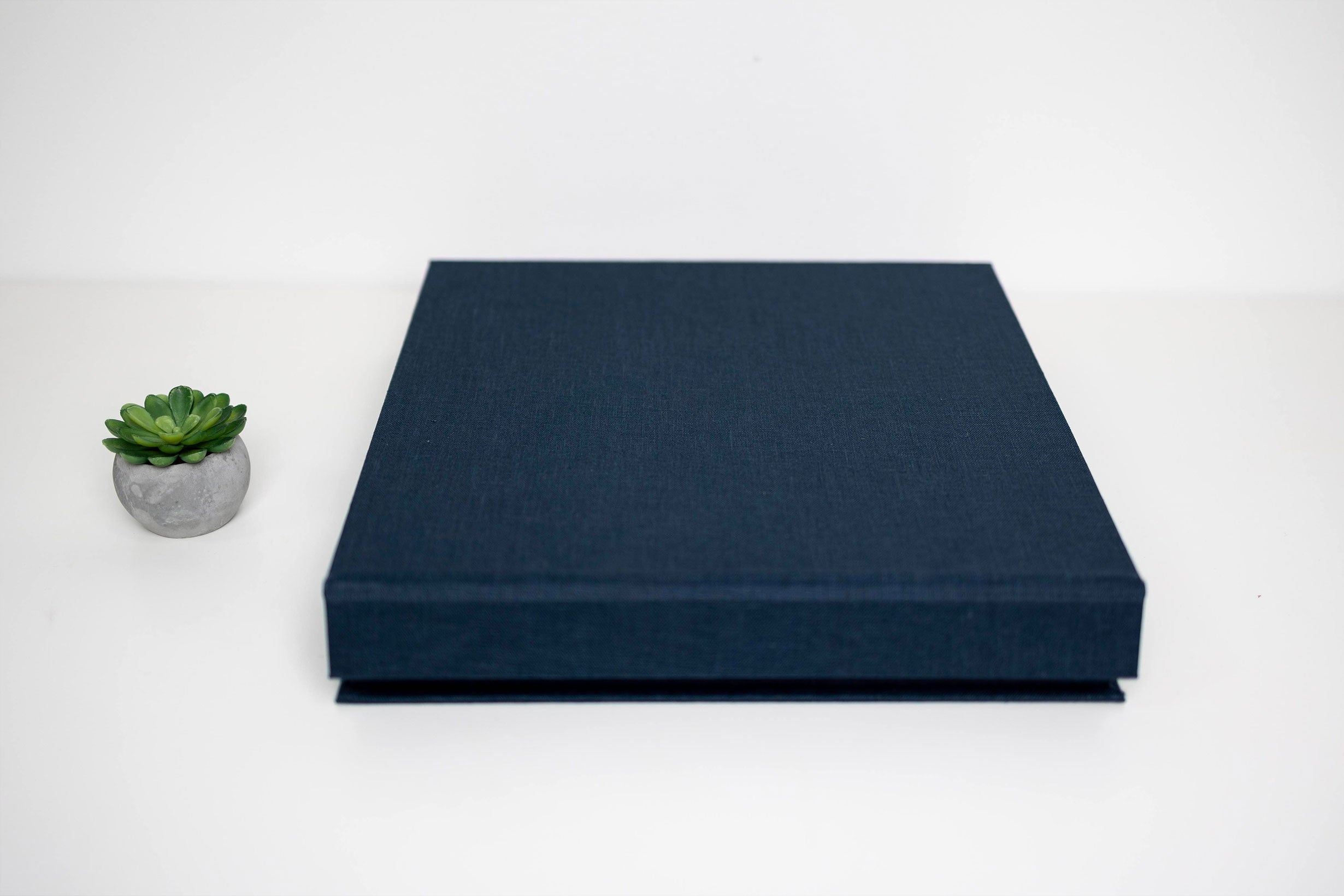 Clamshell Linen Box 8"